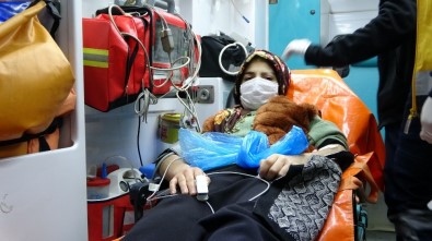 Muş'ta Kar Nedeniyle Mahsur Kalan 2 Hasta Kurtarıldı