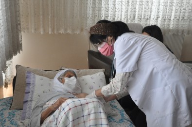 Şırnak'ta 90 Yaş Ve Üzeri Vatandaşlar İçin Evde Aşı Yapılmasına Başlandı