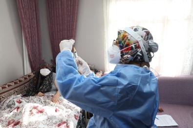 85 Yaş Üzeri Vatandaşlar Evlerinde Aşılanmaya Başlandı