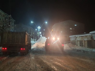 Ağrı'da Kar Temizleme Çalışmaları Gece Boyu Devam Etti