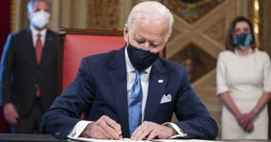 Biden 'Başkan' Olarak İlk Belgelerini İmzaladı