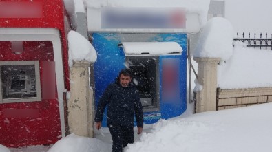 Bitlis'te Vatandaşların ATM'de Para Çekme Çilesi