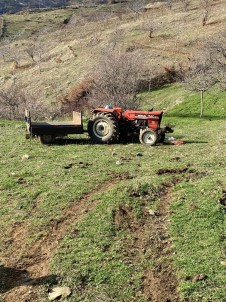 Devrilen Traktörün Altında Kalan Sürücü Hayatını Kaybetti