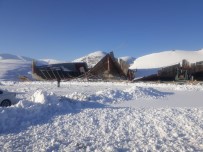 Kar Kütlesinin Ağırlığına Dayanamayan Fabrikanın Çatısı Çöktü Haberi
