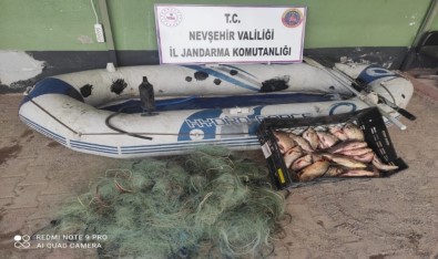 Kızılırmak'ta Kaçak Balık Avlayan 2 Kişi Yakalandı