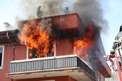 Üst Katında Yangın Çıkınca Fenalaşan Kadına Sağlık Ekipleri Müdahale Etti