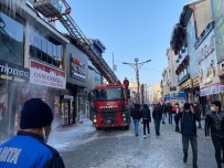 Ağrı Belediyesi Buz Sarkıtlarını Kırdı