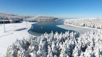 Bin 300 Rakımdaki Topuk Yaylası Göleti Buz Tuttu