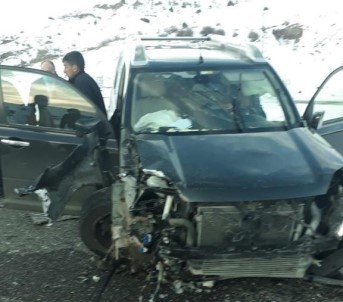 Bingöl'de Trafik Kazası Açıklaması 3 Yaralı