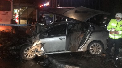 Bursa'da Sürücü Kontrolü Kaybetti, İlk Önce İşçi Servisine Ardından Durağa Girdi Açıklaması1 Ölü, 4 Yaralı
