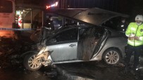Bursa'da Sürücü Kontrolü Kaybetti, İlk Önce İşçi Servisine Ardından Durağa Girdi Açıklaması1 Ölü, 4 Yaralı Haberi