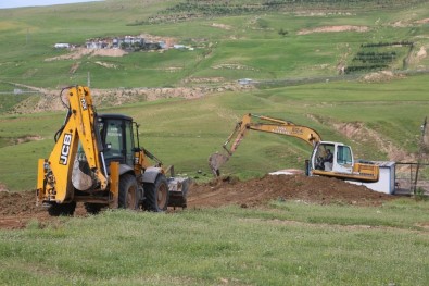Cizre Belediyesi 50 Yıl Aradan Sonra 80 Dönümlük Mezarlık Yapıyor