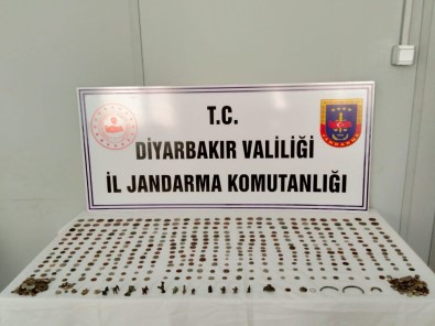 Diyarbakır'da Tarihi Eser Kaçakçılığı Operasyonu Açıklaması 695 Eser Ele Geçirildi