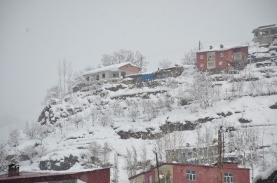 Hava Sıcaklığı Eksi 20'Ye Düştü, İş Makinası Buz Tuttu