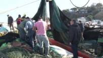 (Özel)Uzatılan Hamsi Yasağı Sonrası Balıkçı Tekneleriyle Dolan Şile Limanı Havadan Görüntülendi Haberi