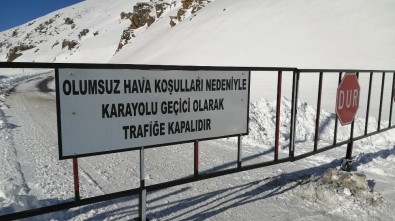 Van-Bahçesaray Yolu Ulaşıma Kapalı
