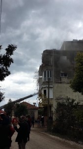 Antalya'da Korkutan Ev Yangını