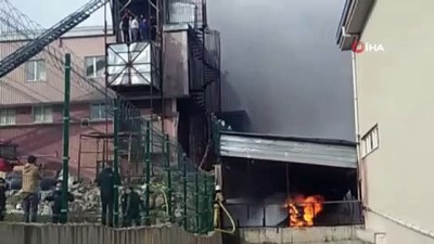 Arnavutköy'de Ayakkabı Fabrikasında Yangın Çıktı