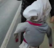 'Kardeşler Aç Abi' Pankartıyla Dilenen Kadının Kucağından Bez Bebek Çıktı