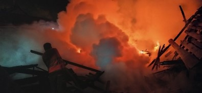 21 Yıl Önce Yanan Kereste Fabrikası Yine Alevlere Teslim Oldu