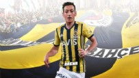 Bir dönem Fenerbahçe forması giyen efsane isimlerden Mesut Özil'e hoş geldin mesajı