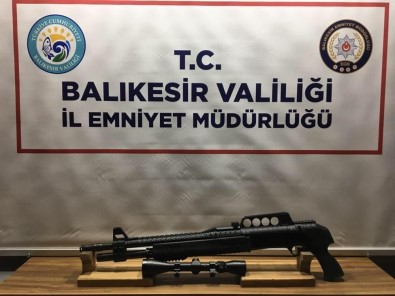 Balıkesir'de Polis 10 Aranan Şahsı Yakaladı