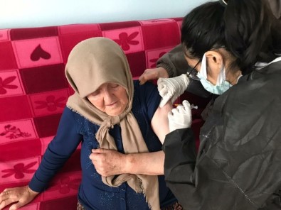 Cide'de 85 Yaş Ve Üzeri Vatandaşların İlk Doz Aşıları Tamamlandı