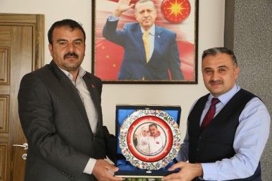 Epçe Mahallesi Muhtarından Başkan Mehmet Cabbar'a Teşekkür Ziyareti