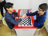 Havranlı Öğrenciler Ara Tatilde Oneline Satranç Turnuvasına Katılıyor Haberi