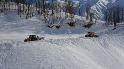 Muş'ta 'Kar Kaplanları' Tüm Köy Yollarını Ulaşıma Açtı