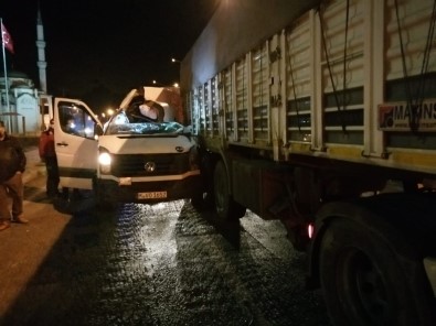 Susurluk'ta Trafik Kazası Açıklaması 1 Yaralı