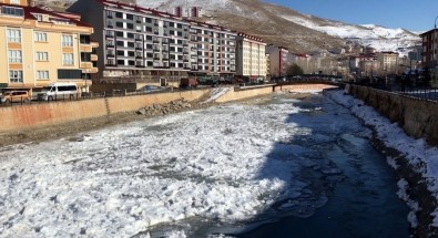 Türkiye'nin En Hızlı Akan Nehri Olan Çoruh Buz Tuttu
