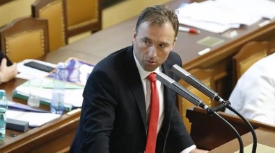 Çekya'da Covid-19 Kısıtlamalarını İhlal Eden Milletvekili İstifa Edeceğini Açıkladı