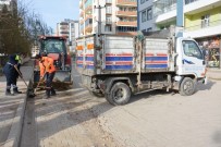 Ergani'de Temizlik Çalışmaları Hız Kesmeden Sürüyor Haberi