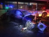 İzmir'de Feci Kaza Açıklaması 2 Yaralı Haberi
