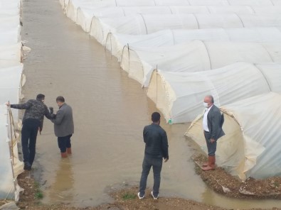 Antalya'da Taşan Dere Ekili Alanları Su Altında Bıraktı