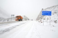 Antalya-Konya Karayolunda Kar Kalınlığı 10 Santime Ulaştı Haberi