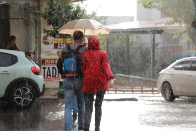 Aydın'da Sağanak Yağış Etkili Oluyor