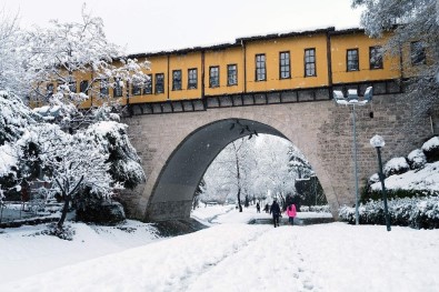 Bursa'ya Kar Geri Geliyor