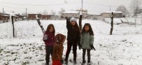 Bursa'ya Kar Yağışı Başladı, Keyfini Çocuklar Çıkarttı Haberi