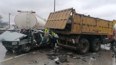 D-100'De 3 Araç Birbirine Girdi Açıklaması 2 Ağır Yaralı