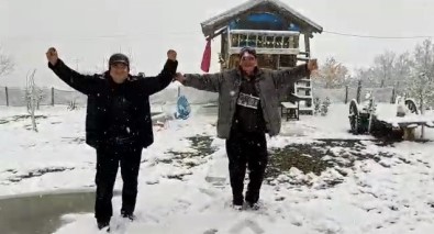 Dursunbey'de Kar Yağışı İlçeyi Kısa Sürede Beyaza Bürüdü