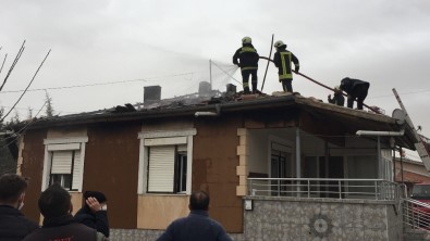 Konya'da Müstakil Evin Çatısında Yangın