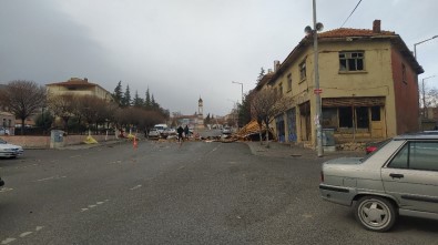 Konya'da Şiddetli Rüzgar Adliye Binasının Çatısını Uçurdu