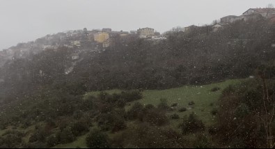 Sarıyer'de Kar Yağışı Aralıklarla Etkili Oluyor