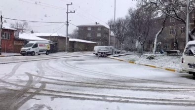 Silivri'de Kar Yağışı Etkili Oluyor
