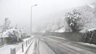 Uyarılar peş peşe gelmişti! İstanbul'da kar yağışı başladı
