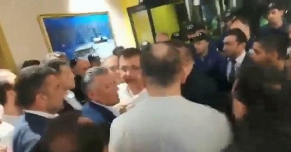 CHP'li Ekrem İmamoğlu'nun valiye hakaret davasında gergin anlar! Hakim: Her gelen avukat gerginlik çıkartmaya çalışıyor