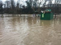 Bartın Irmağında Su Seviyesi Yükseldi, Yollar Kapandı