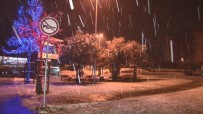 Sarıyer'de Gece Saatlerinde Başlayan Kar Yağışı Etkisini Göstermeye Başladı Haberi